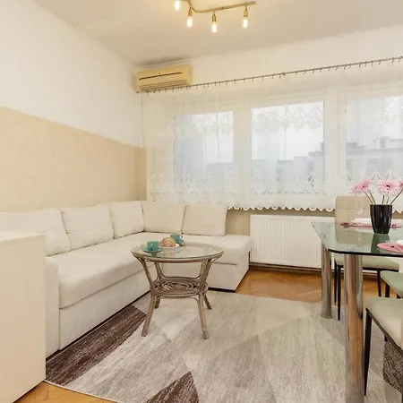 Sienna With Ac In The Center Of By Renters *