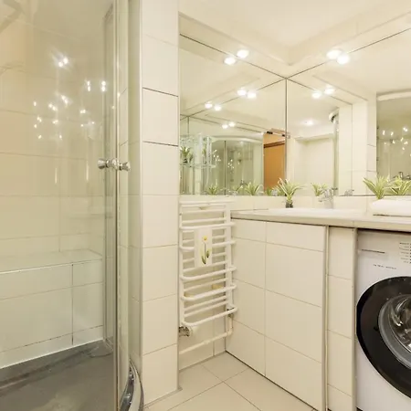 Sienna With Ac In The Center Of By Renters ורשה